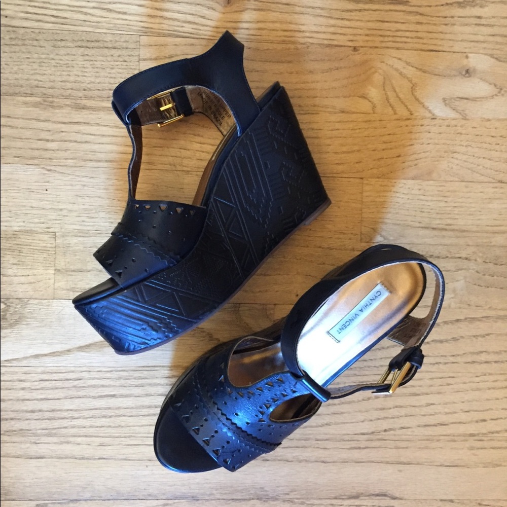 Cynthia Vincent Wedge Sandals 7.5